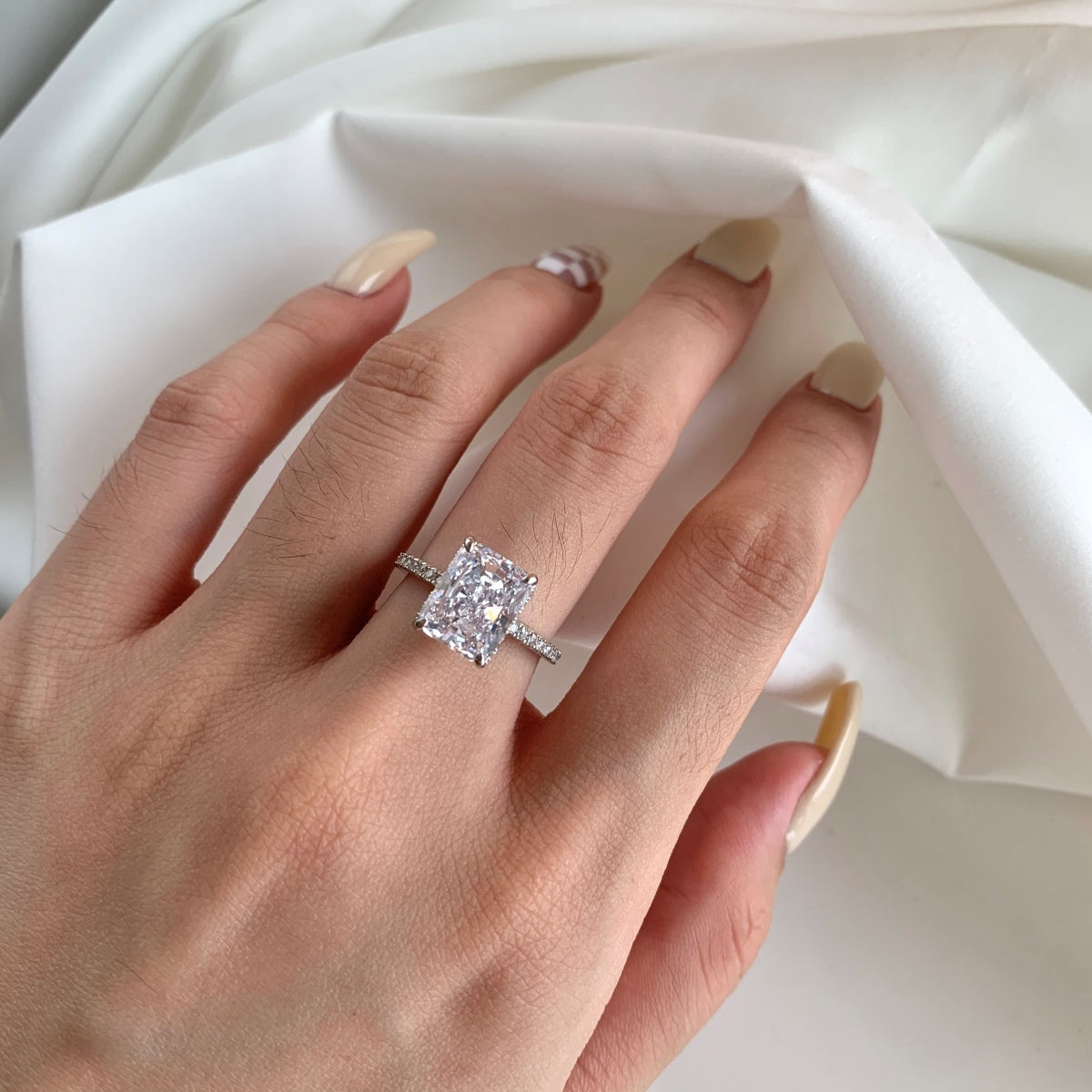 [Everoly JW]4.0 Carat Luxurious Engagement Ring