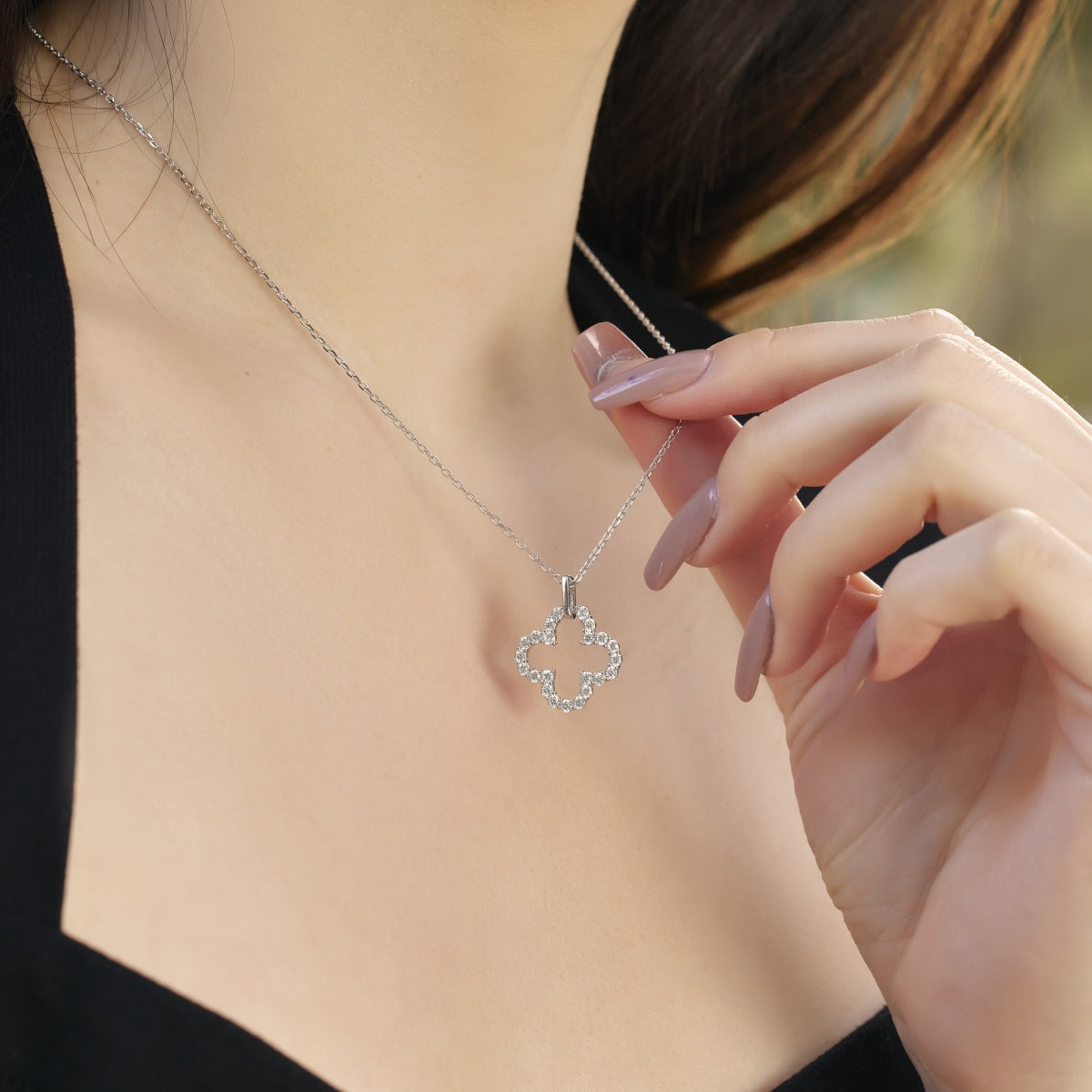 [Everoly JW]Four-Leaf Clover Hollow Design Exquisite Necklace