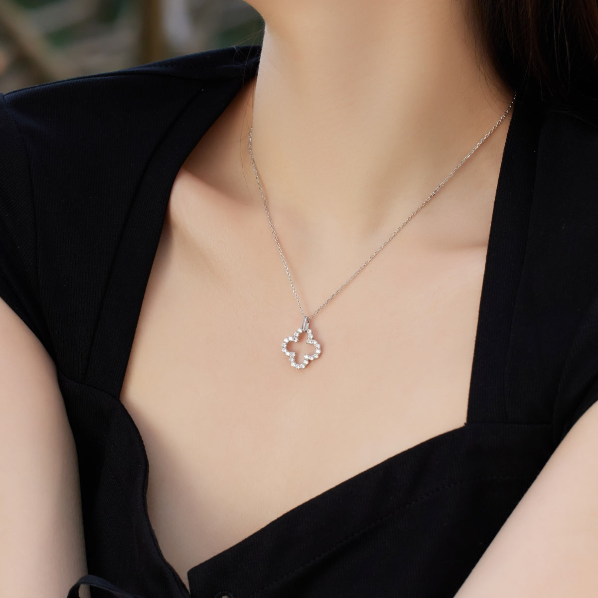 [Everoly JW]Four-Leaf Clover Hollow Design Exquisite Necklace