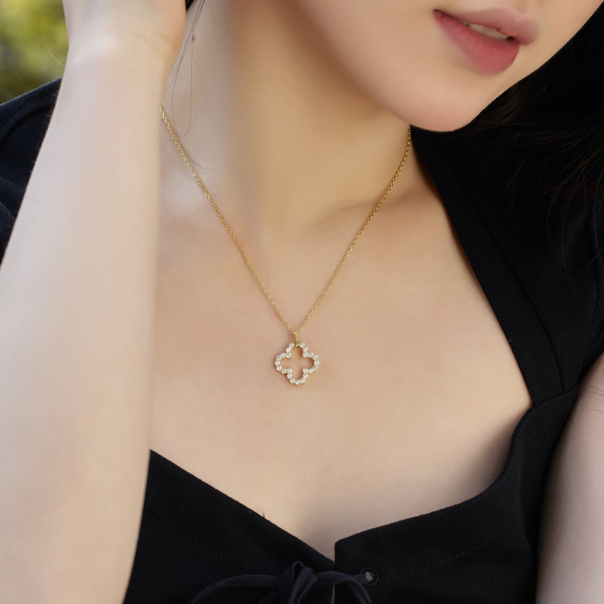 [Everoly JW]Four-Leaf Clover Hollow Design Exquisite Necklace