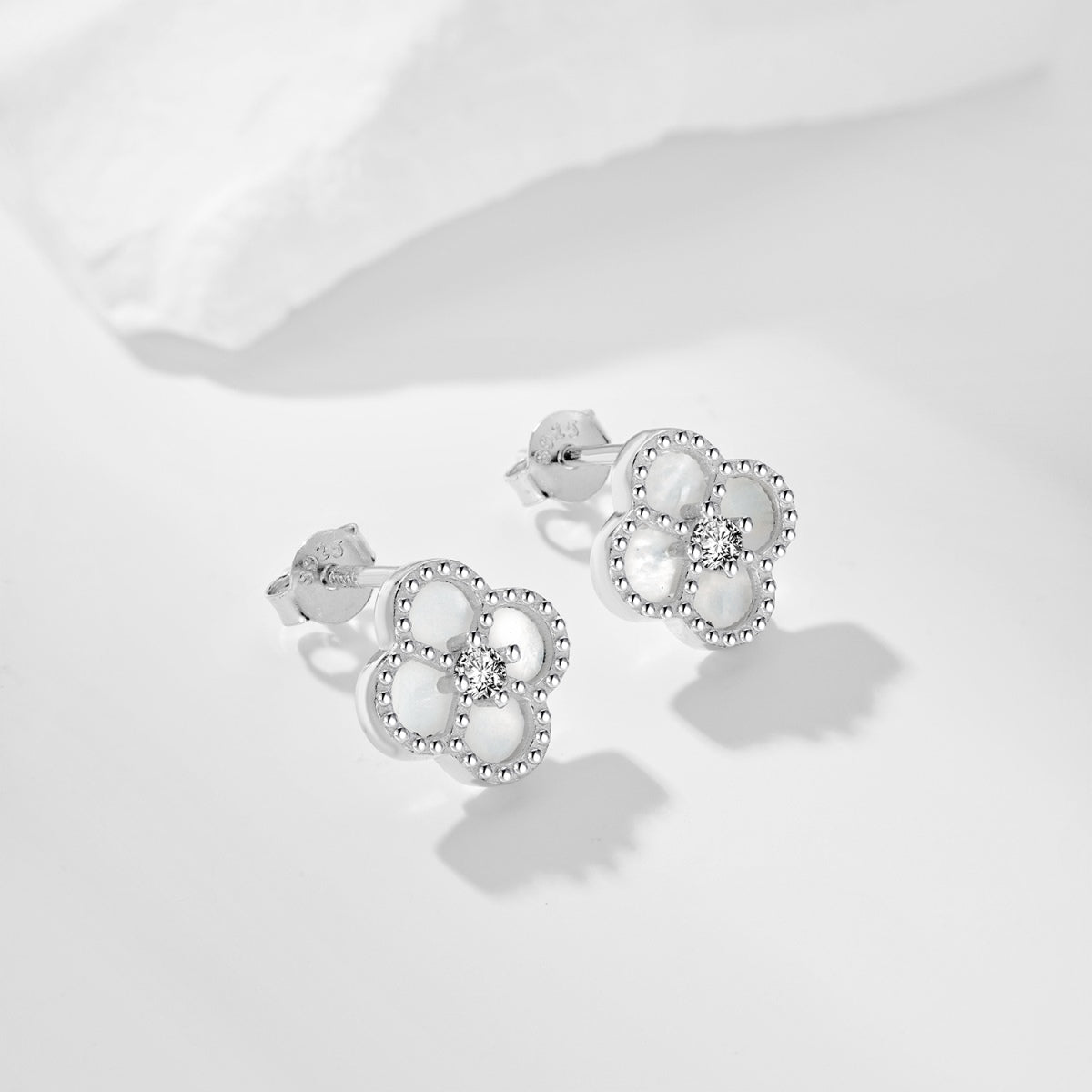 [Everoly JW]Four-Leaf Clover Flower Shape Exquisite Earrings