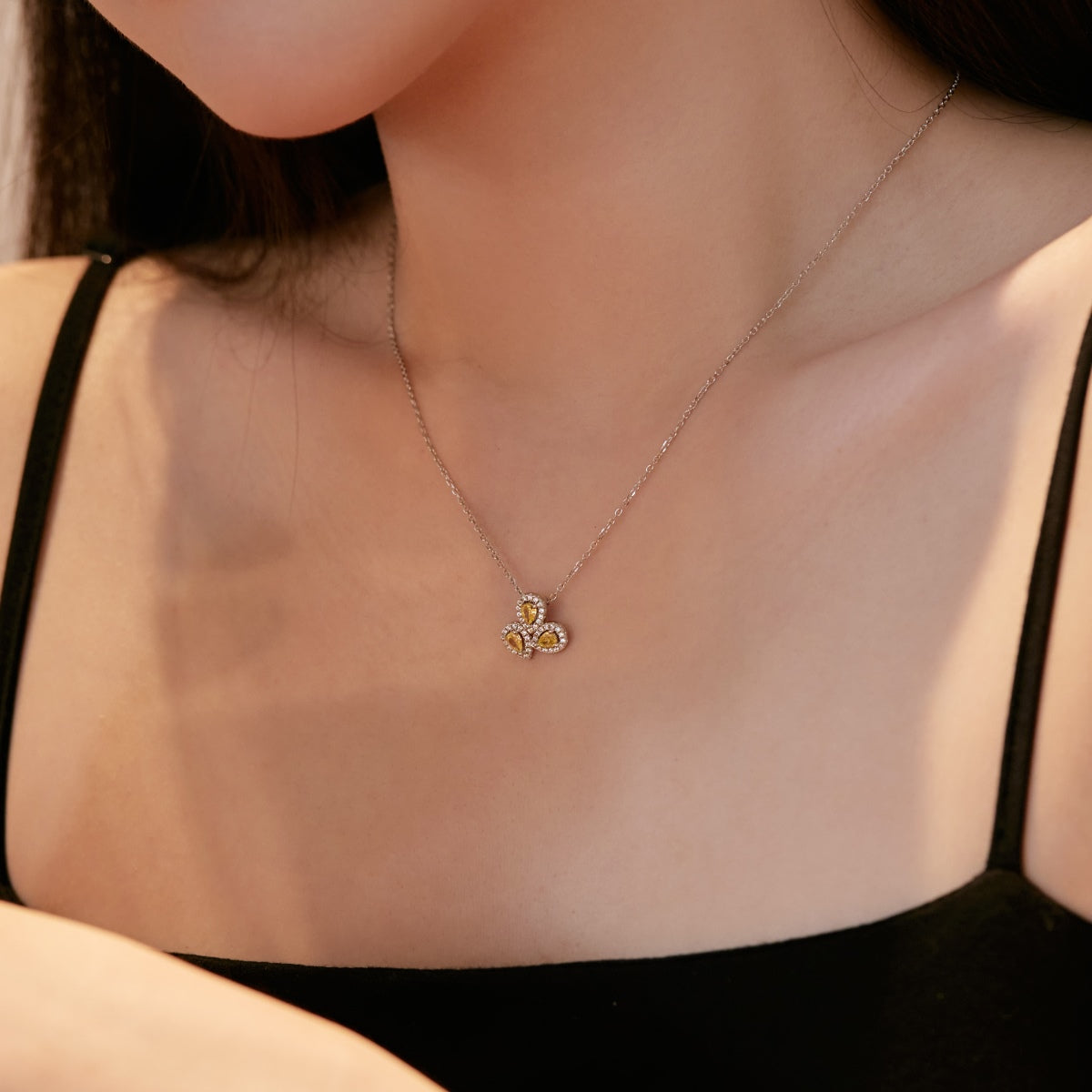 [Everoly JW]Elegant Flower Shape Pear Cut Necklace