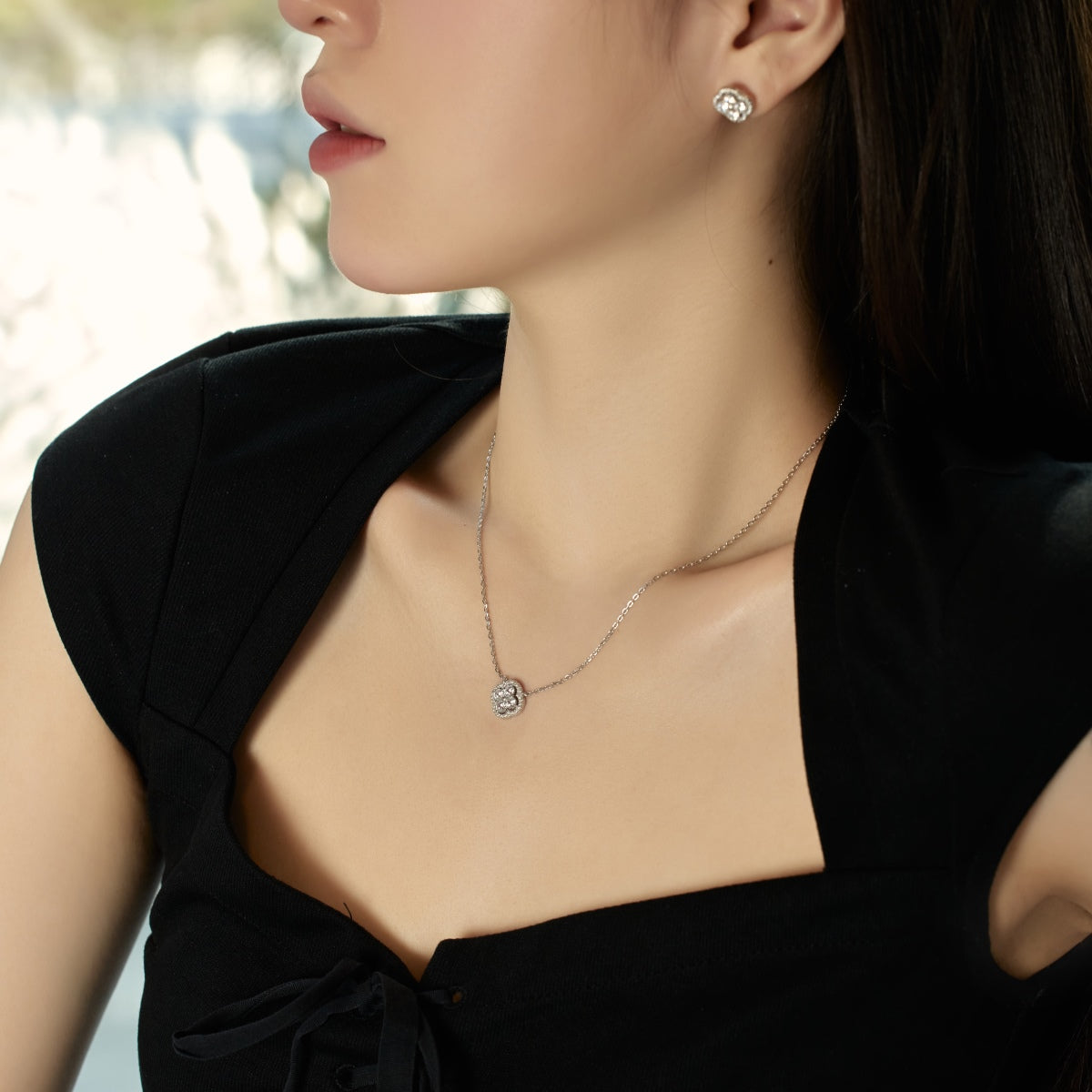 [Everoly JW]Exquisite Necklace With Four-Leaf Clover Flower Design