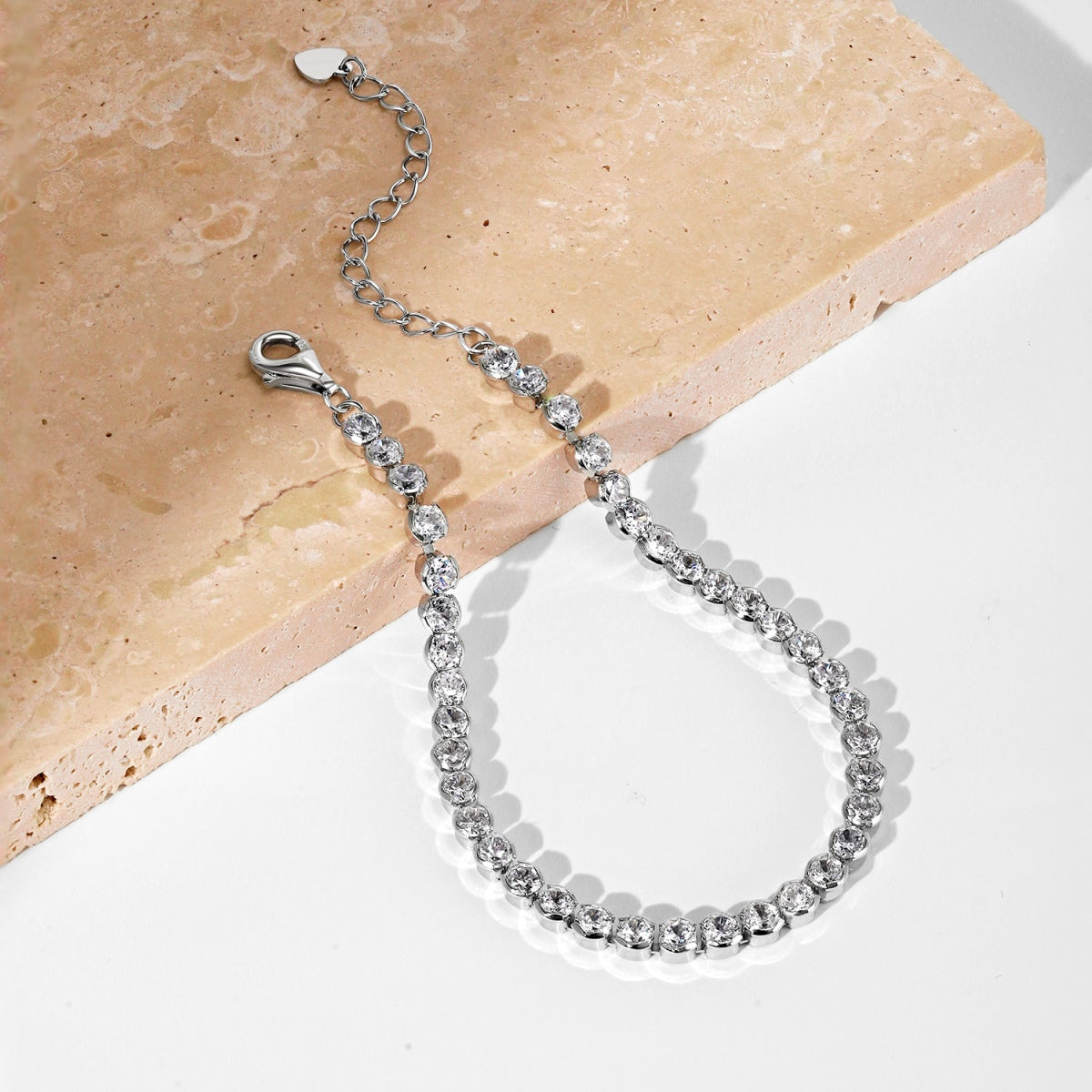 [Everoly JW]Ornate  Sparkling Round Cut Daily Bracelet