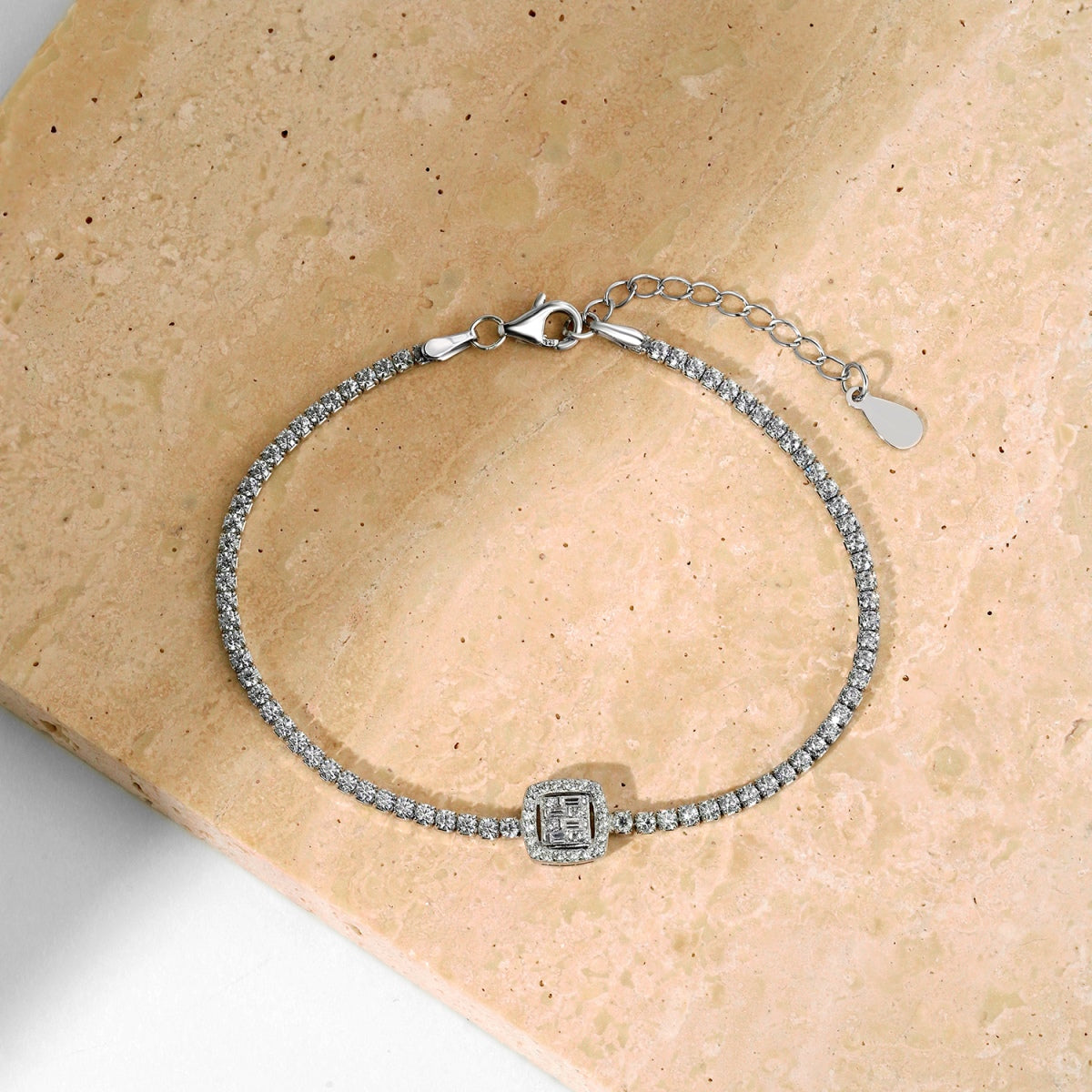 [Everoly JW]Luxurious Dazzling Square Shape Banquet Bracelet