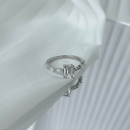 [Everoly JW]1.0 Carat Dainty Resplendent Radiant Cut Daily Ring