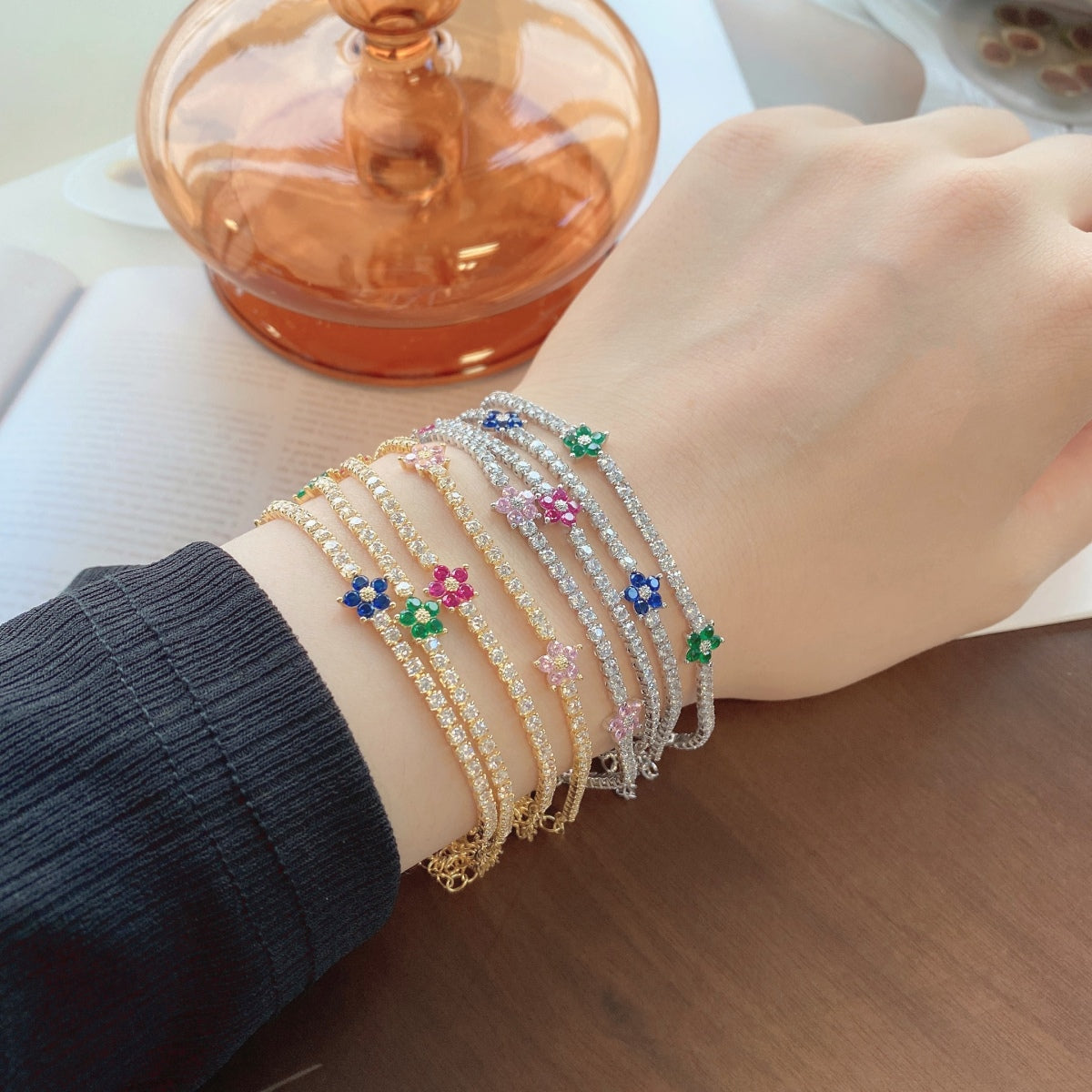 [Everoly JW]Sparkling Flower Shape Tennis Bracelet