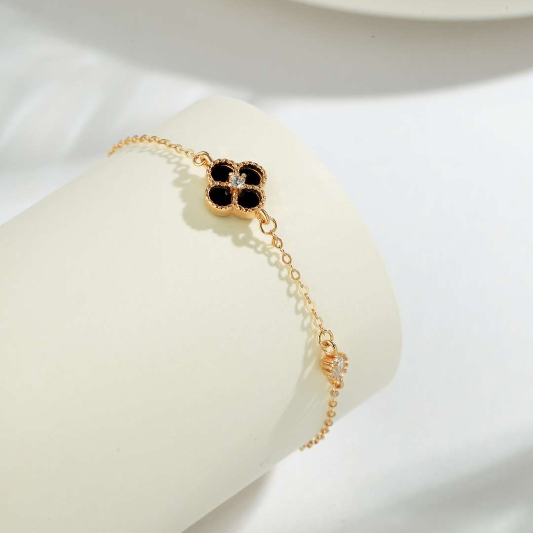 [Everoly JW]Delicate Four Leaf Clover Bracelet
