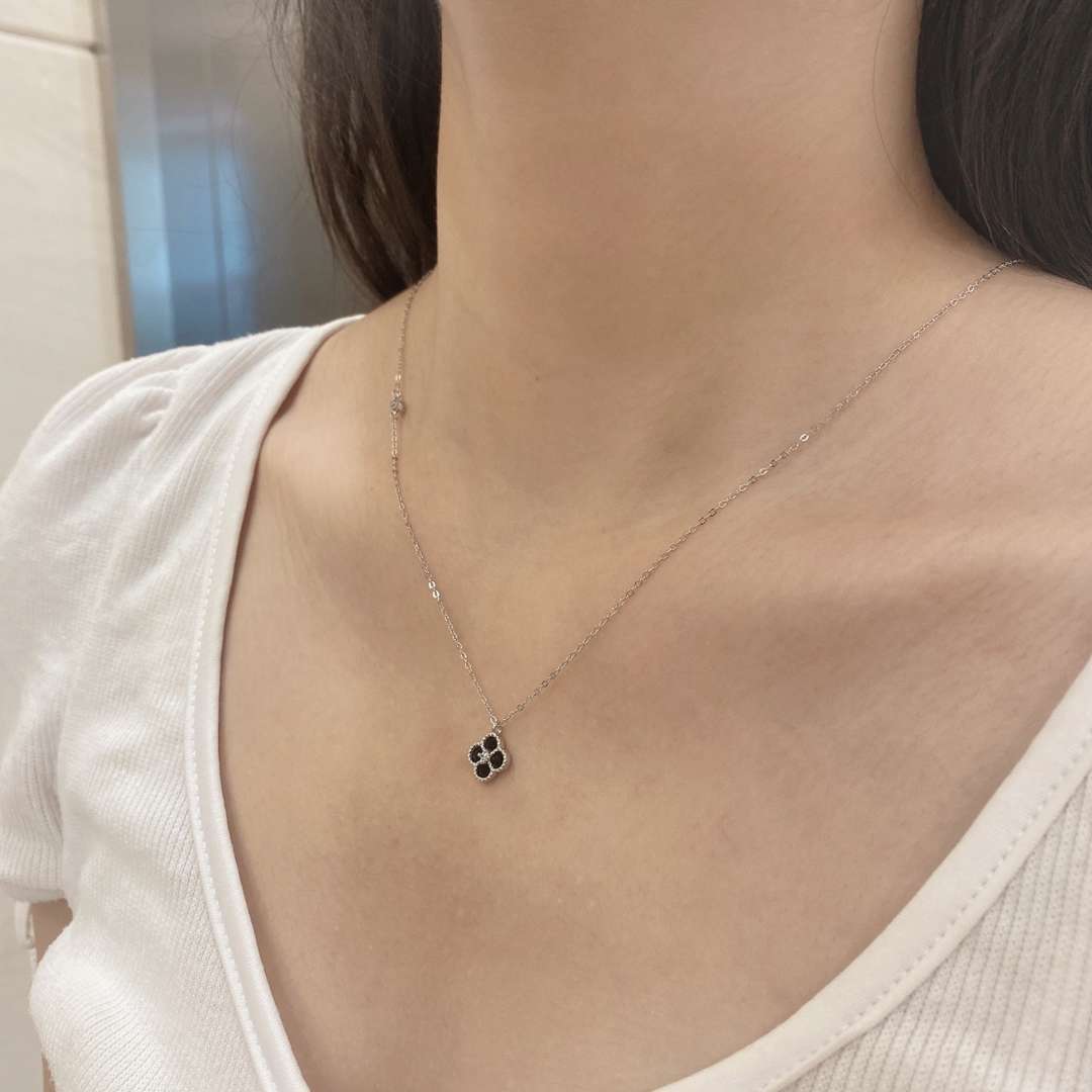 [Everoly JW]Delicate Flower Shape Necklace