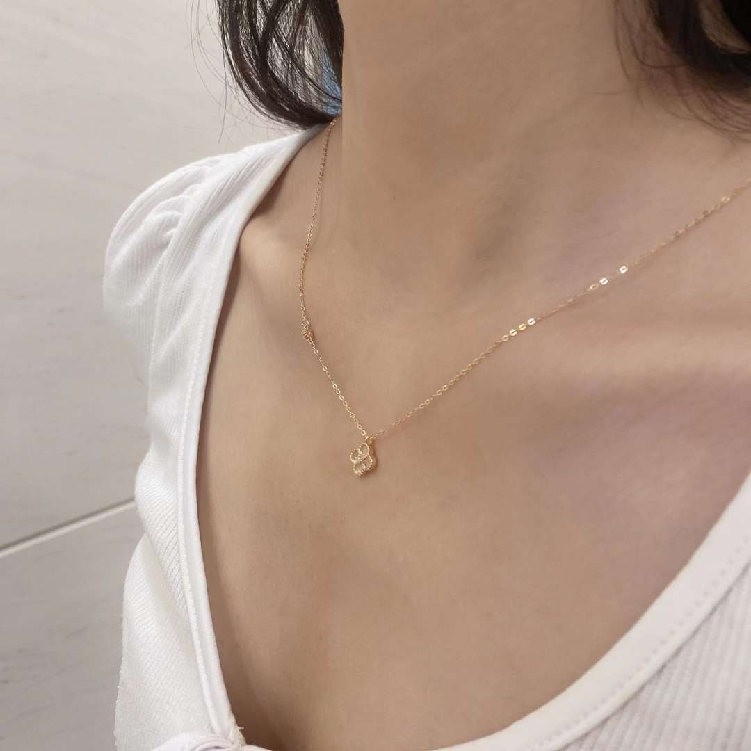 [Everoly JW]Delicate Flower Shape Necklace