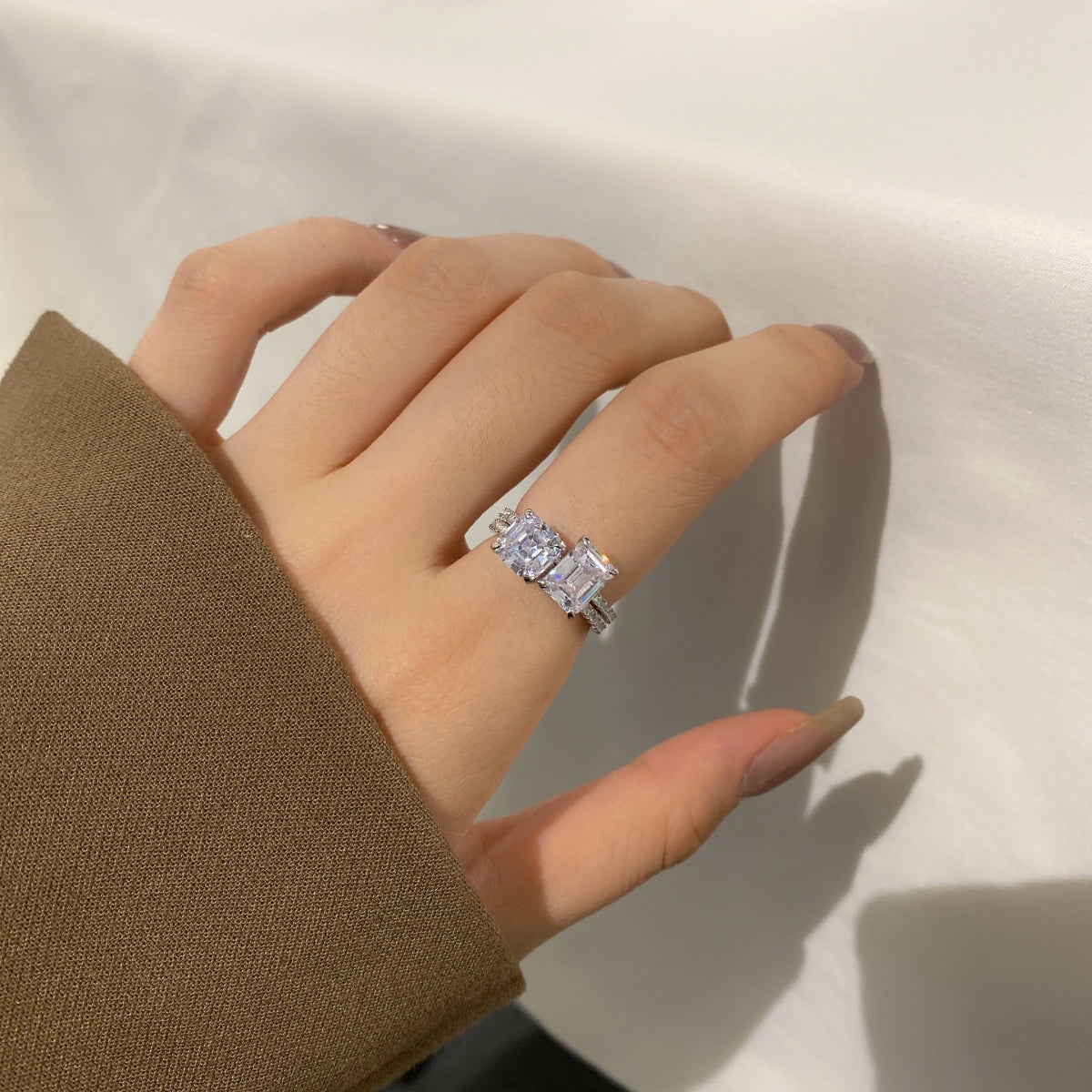 [Everoly JW]2.0 Carat Scintillating Ornate Radiant Cut Party Ring