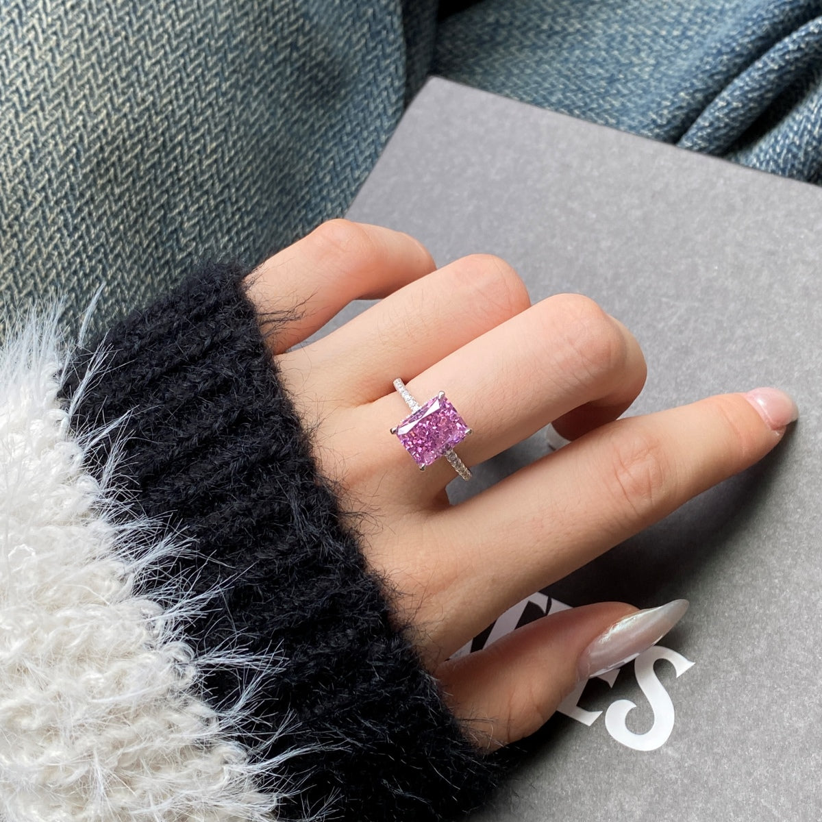 [Everoly JW]4.0 Carat Luxurious Engagement Ring