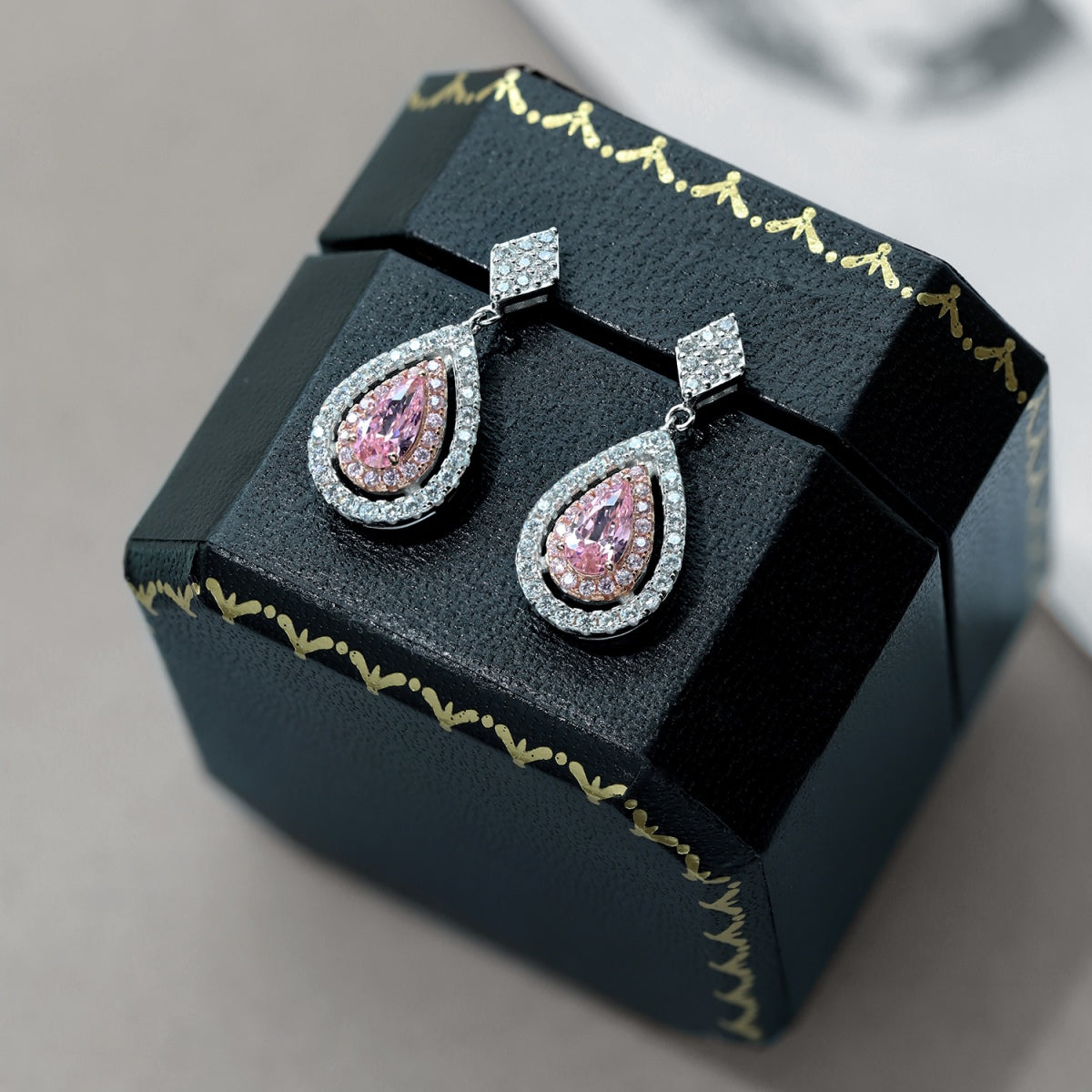 [Everoly JW]Ornate Delicate Water Drop Shape Banquet Earrings