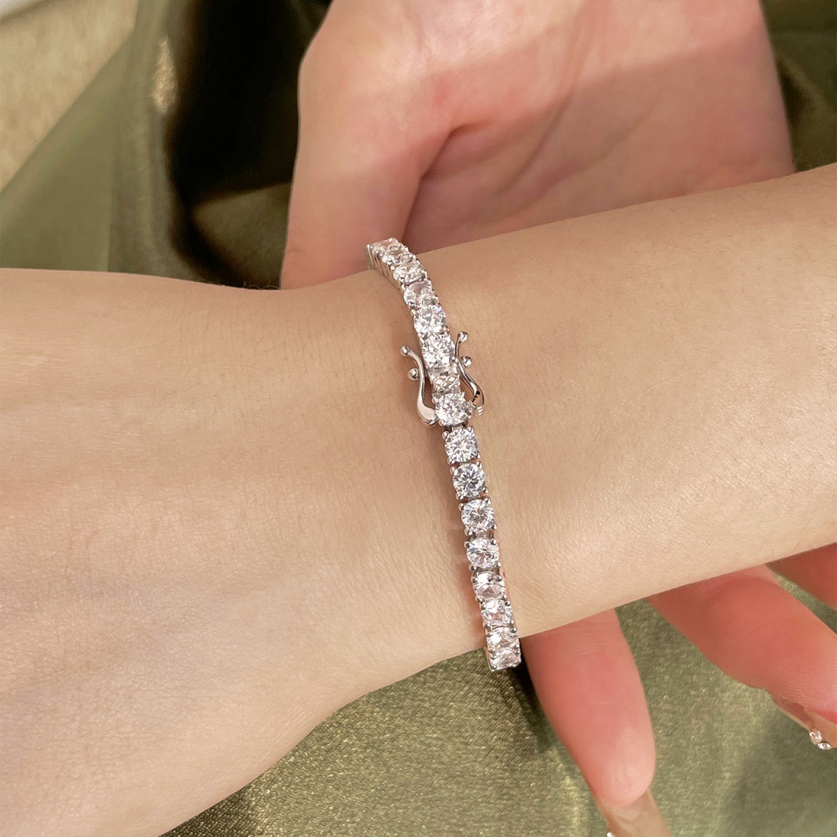 [Everoly JW]Luxurious Ornate Round Cut Tennis Bracelet