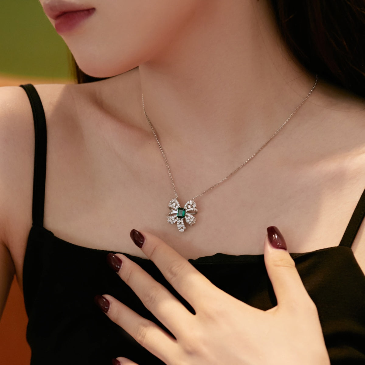[Everoly JW]Luxurious Flower Shape Emerald Cut Necklace