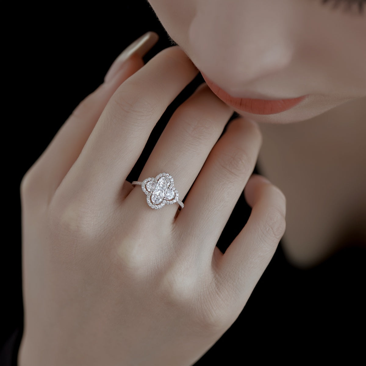 [Everoly JW]Luxurious Eternity Flower Shape Banquet Ring
