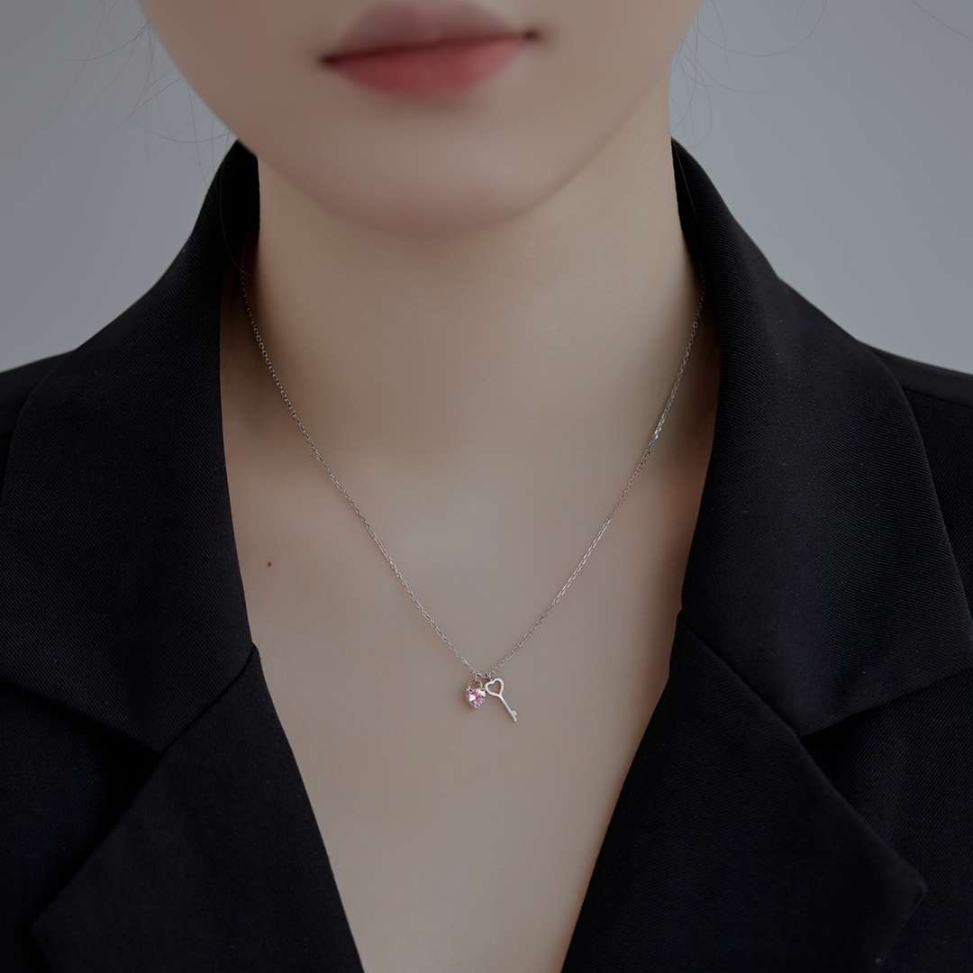 [Everoly JW]Unique Heart Shape Key Pendent Necklace