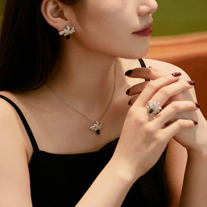 [Everoly JW]Luxurious Flower Shape Emerald Cut Necklace