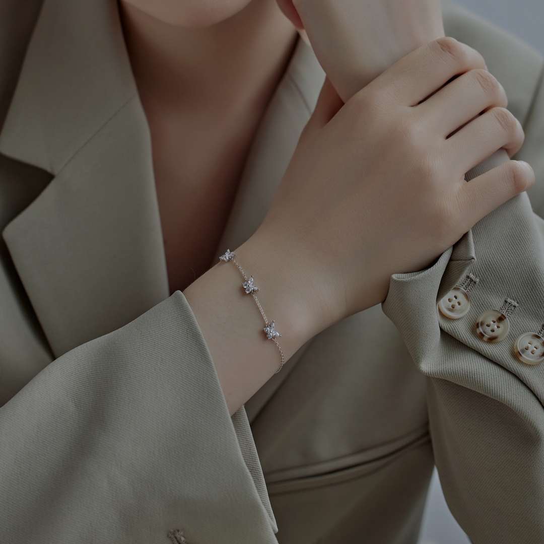 [Everoly JW]Radiant Butterfly Shape Necklace