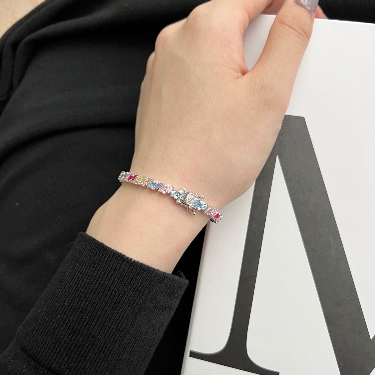 [Everoly JW]Ornate Sparkling Multi Cut Party Bracelet