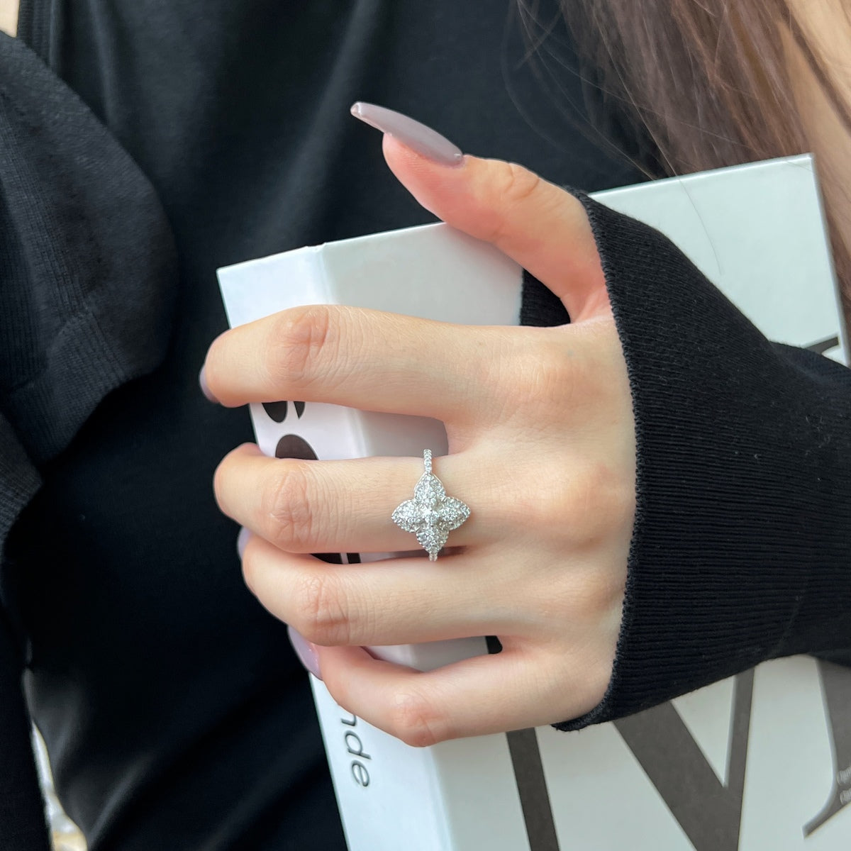 [Everoly JW]Luxurious Colorful Flower Shape Banquet Ring