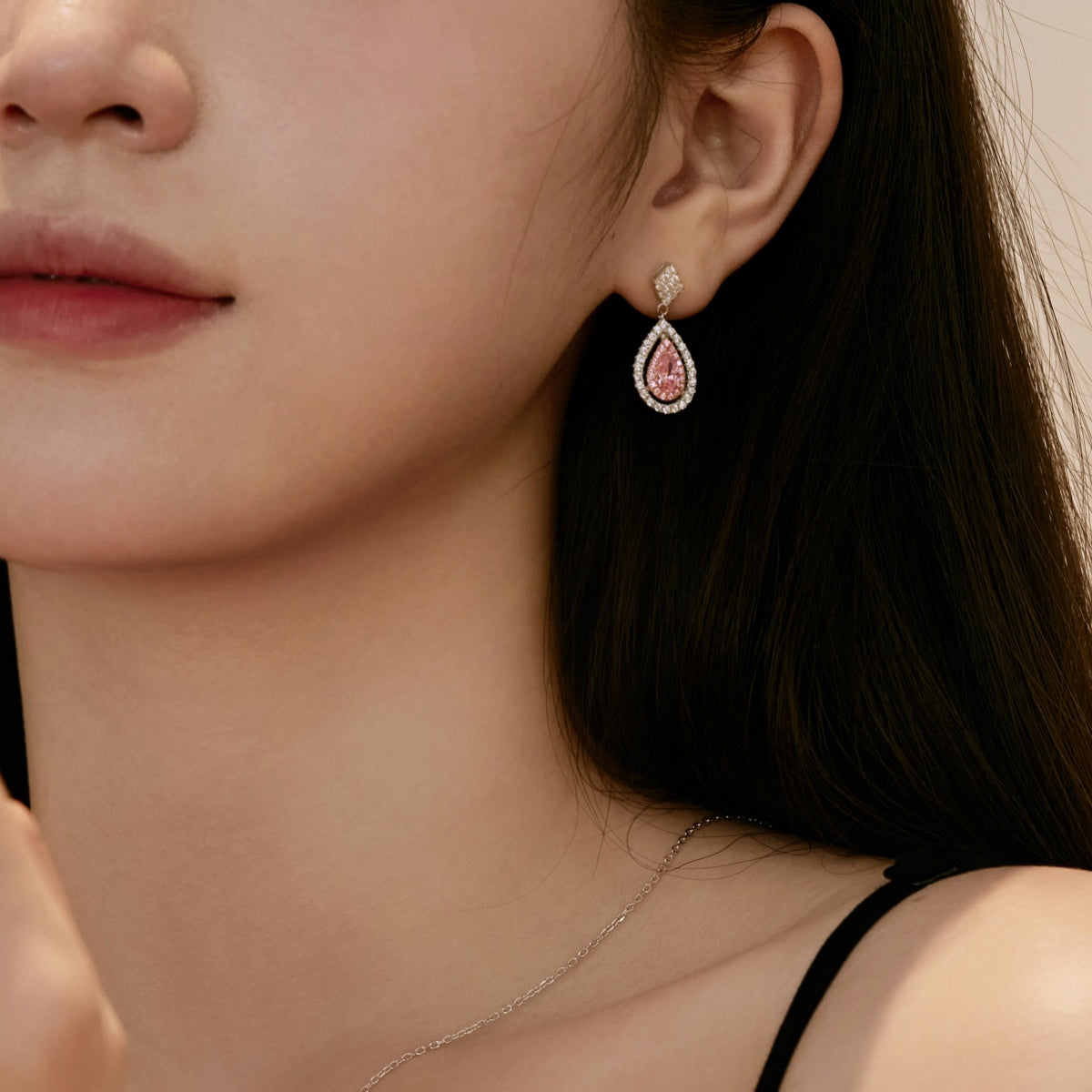 [Everoly JW]Ornate Delicate Water Drop Shape Banquet Earrings