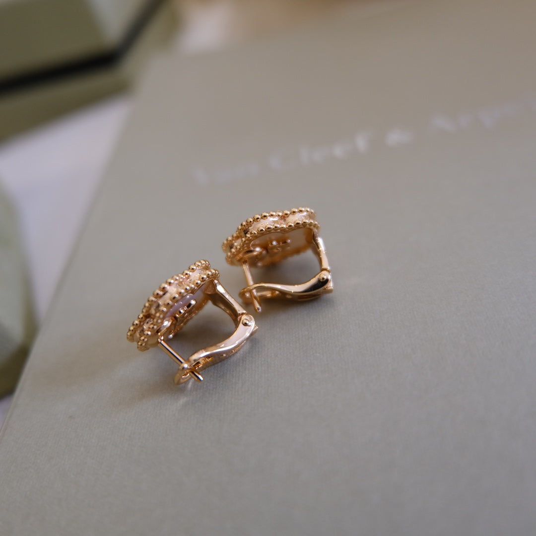 [Everoly JW]LUCKY PINK GOLD WHITE MOP EARRINGS