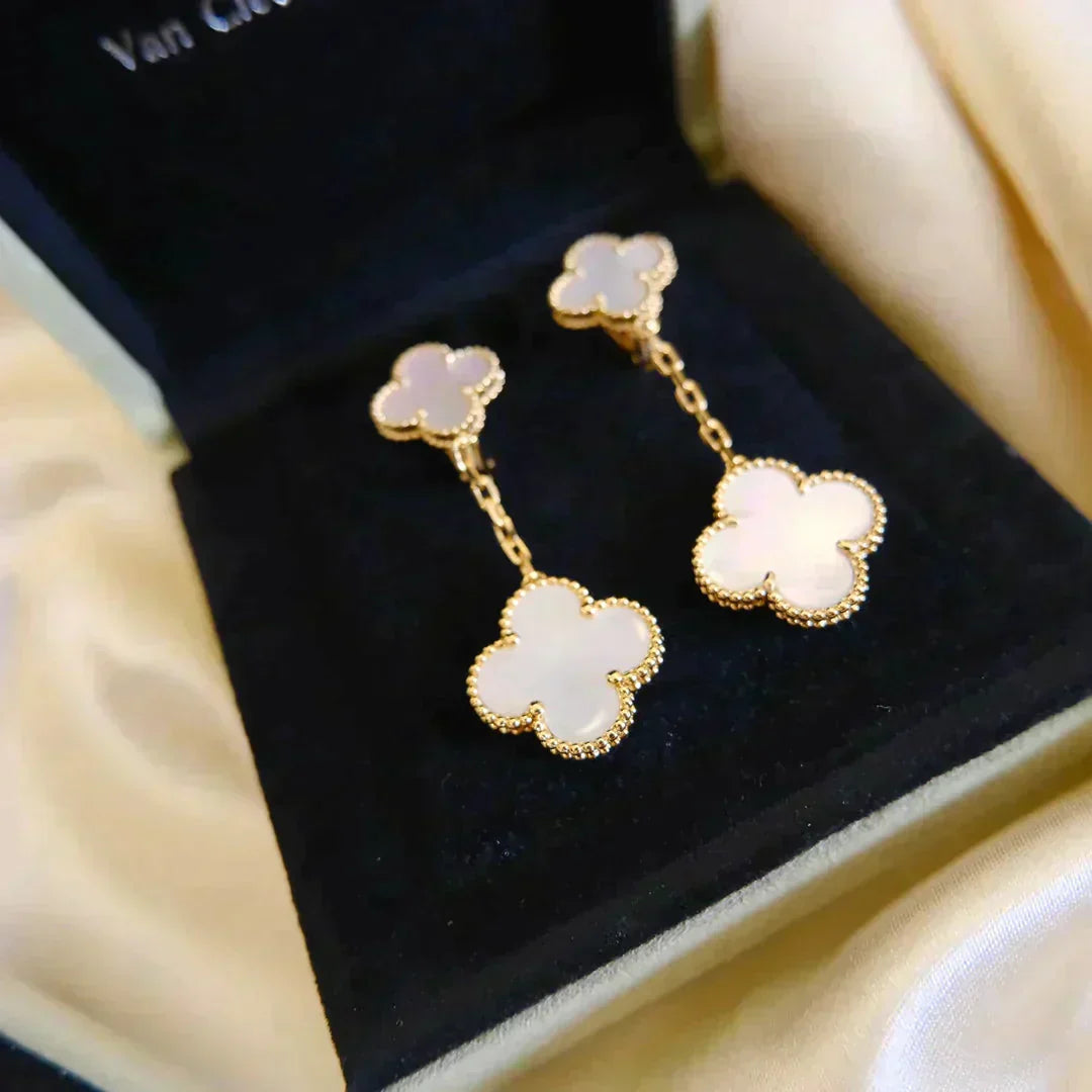 [Everoly JW]CLOVER 2 MOTIF WHITE MOP EARRINGS