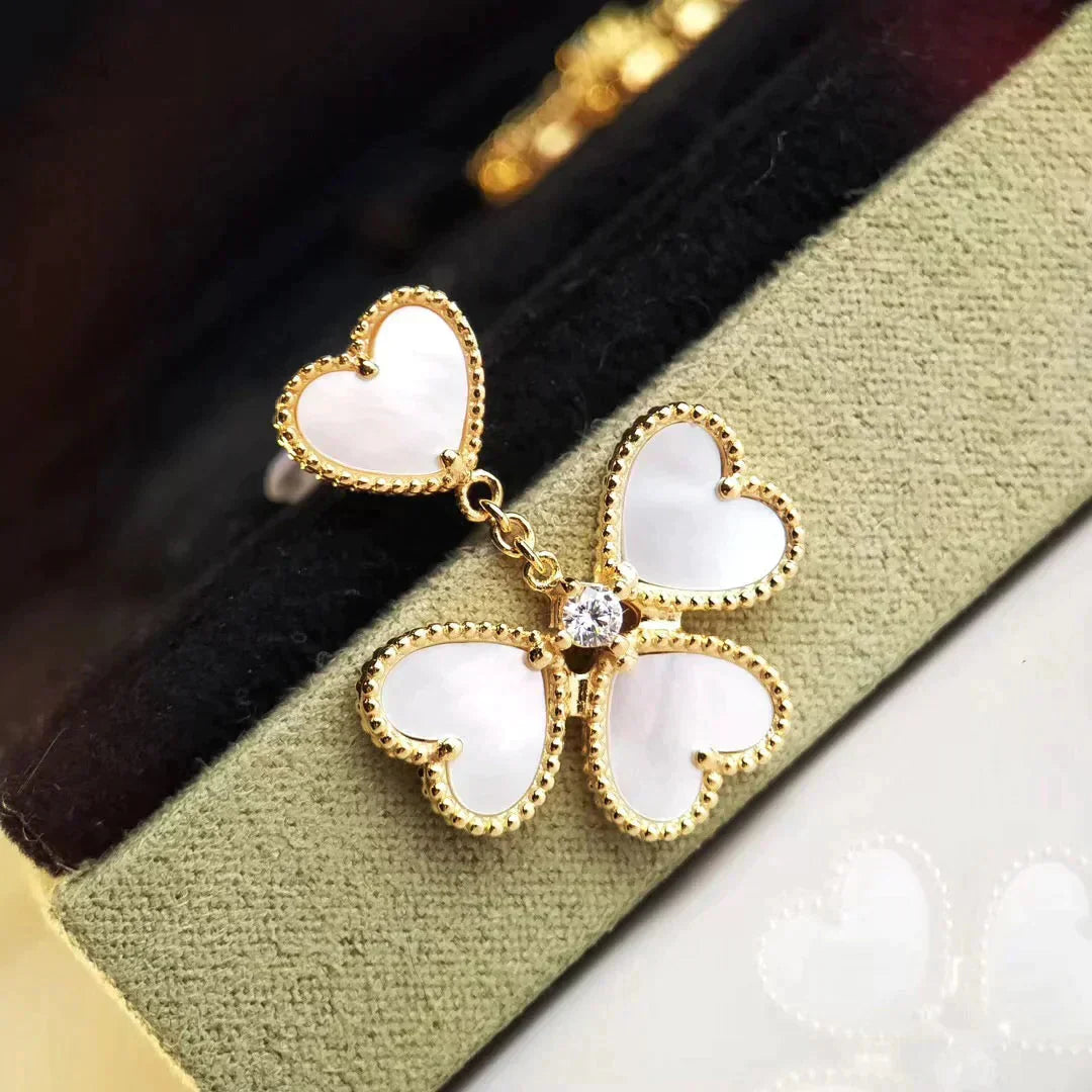 [Everoly JW]CLOVER SWEET WHITE MOP EARRINGS