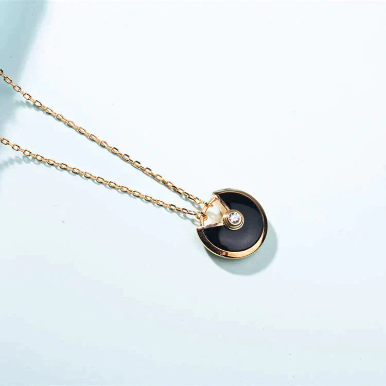 [Everoly JW]AMULETTE GOLD CARNELIAN ONYX NECKLACE