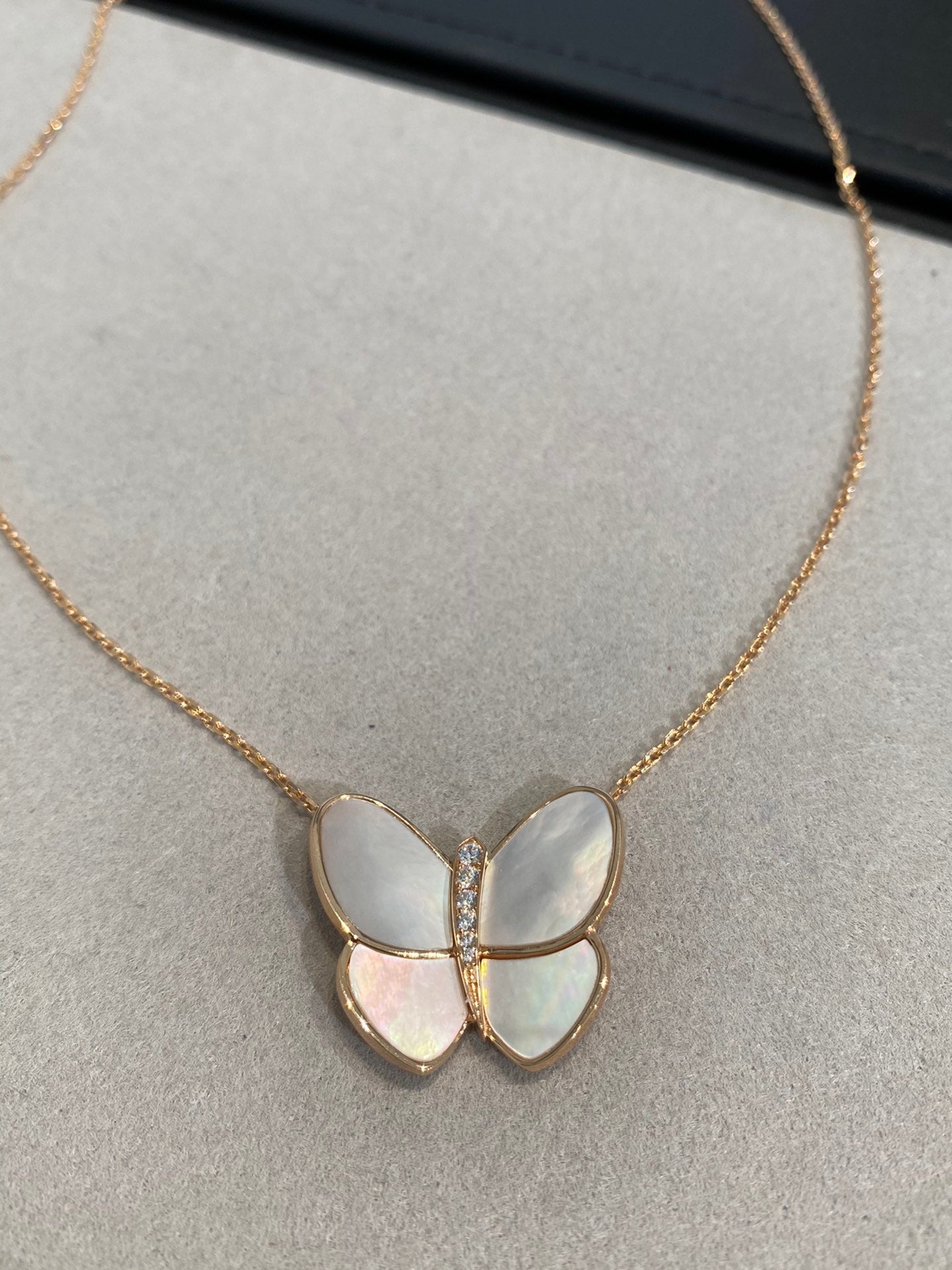 [Everoly JW]BUTTERFLY GOLD MOP DIAMOND NECKLACE
