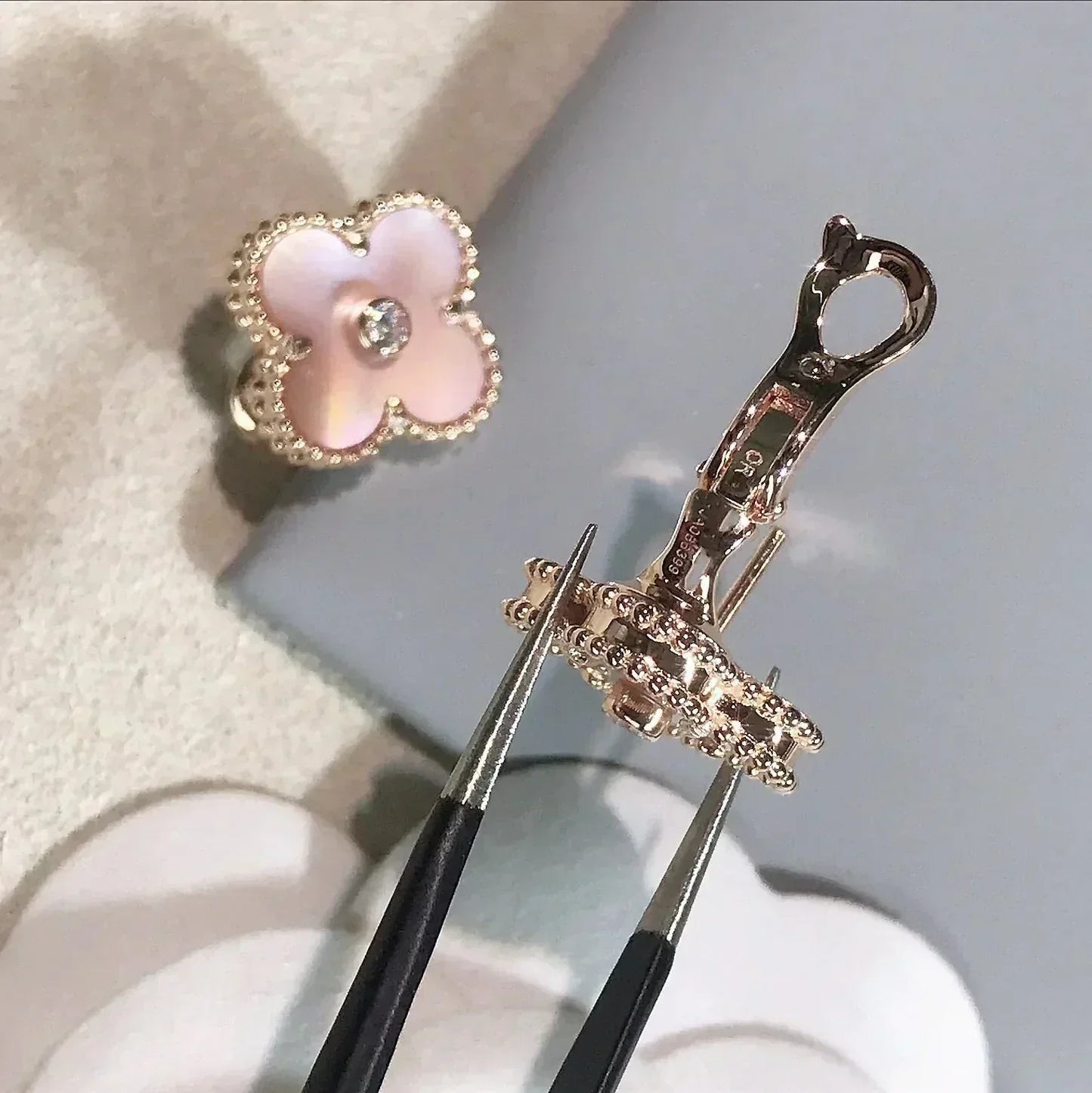 [Everoly JW]CLOVER MEDIUM 1 MOTIFS  PINK MOP DIAMOND EARRINGS
