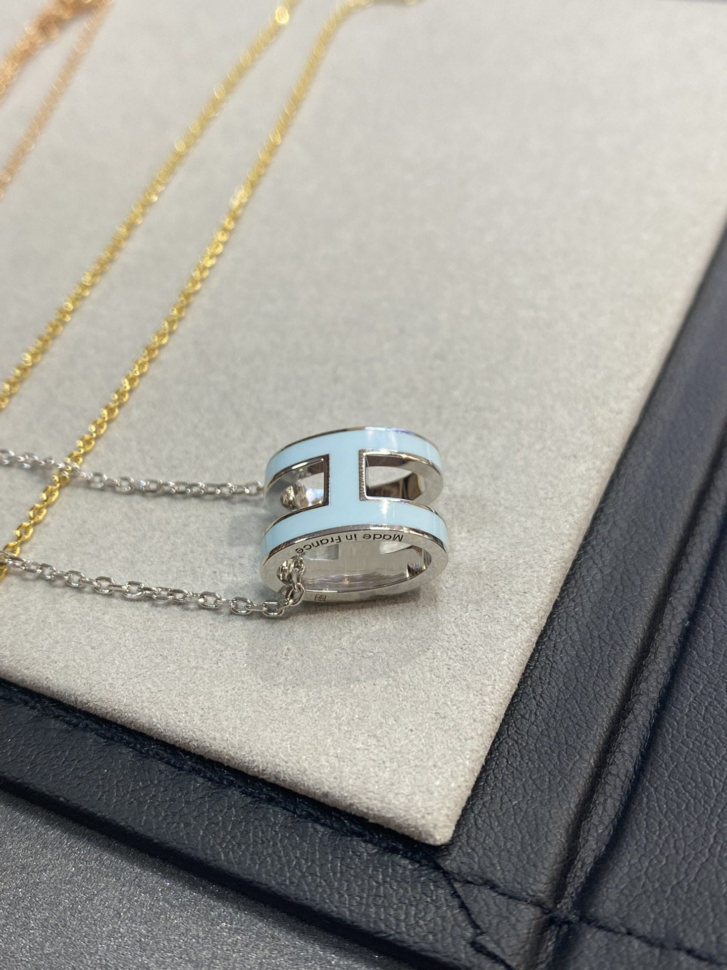 [Everoly JW]POP H LIGHT BLUE NECKLACE