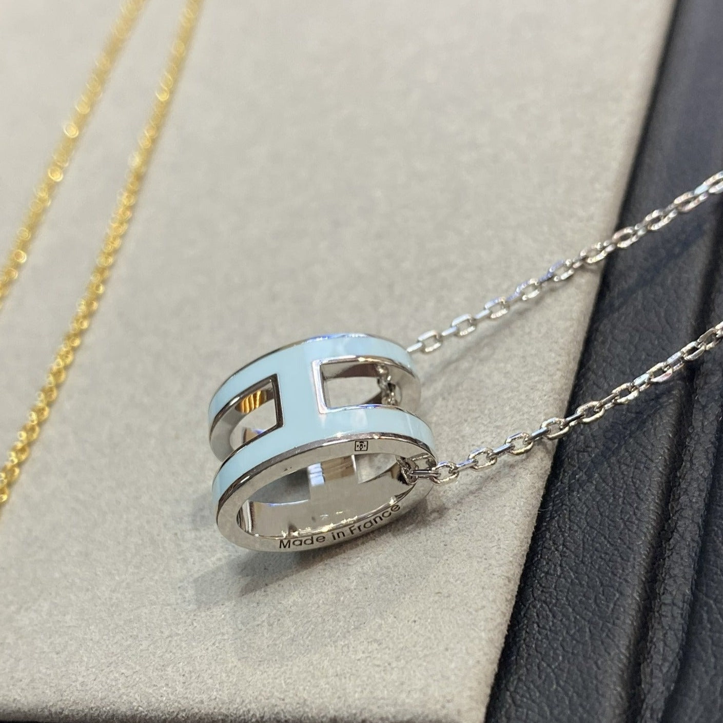 [Everoly JW]POP H LIGHT BLUE NECKLACE