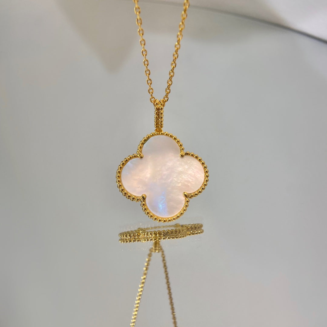 [Everoly JW]CLOVER 25MM MOP LARGE PENDANT NECKLACE