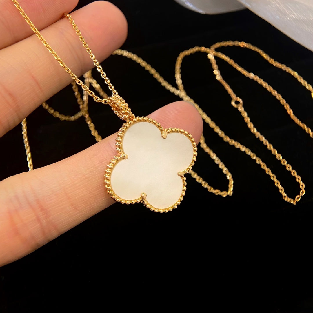 [Everoly JW]CLOVER 25MM MOP LARGE PENDANT NECKLACE