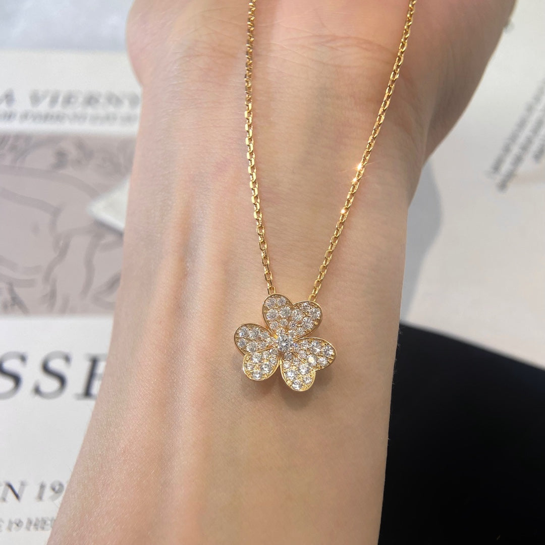 [Everoly JW]FLOWER DIAMOND NECKLACE