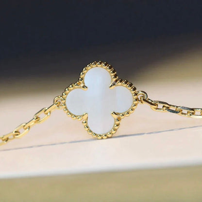 [Everoly JW]CLOVER 20 MOTIFS WHITE MOP NECKLACE