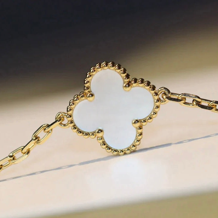 [Everoly JW]CLOVER 20 MOTIFS WHITE MOP NECKLACE