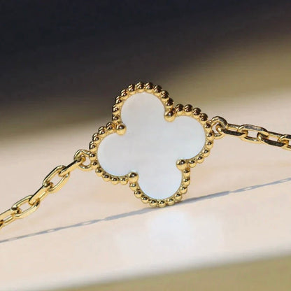 [Everoly JW]CLOVER 20 MOTIFS WHITE MOP NECKLACE