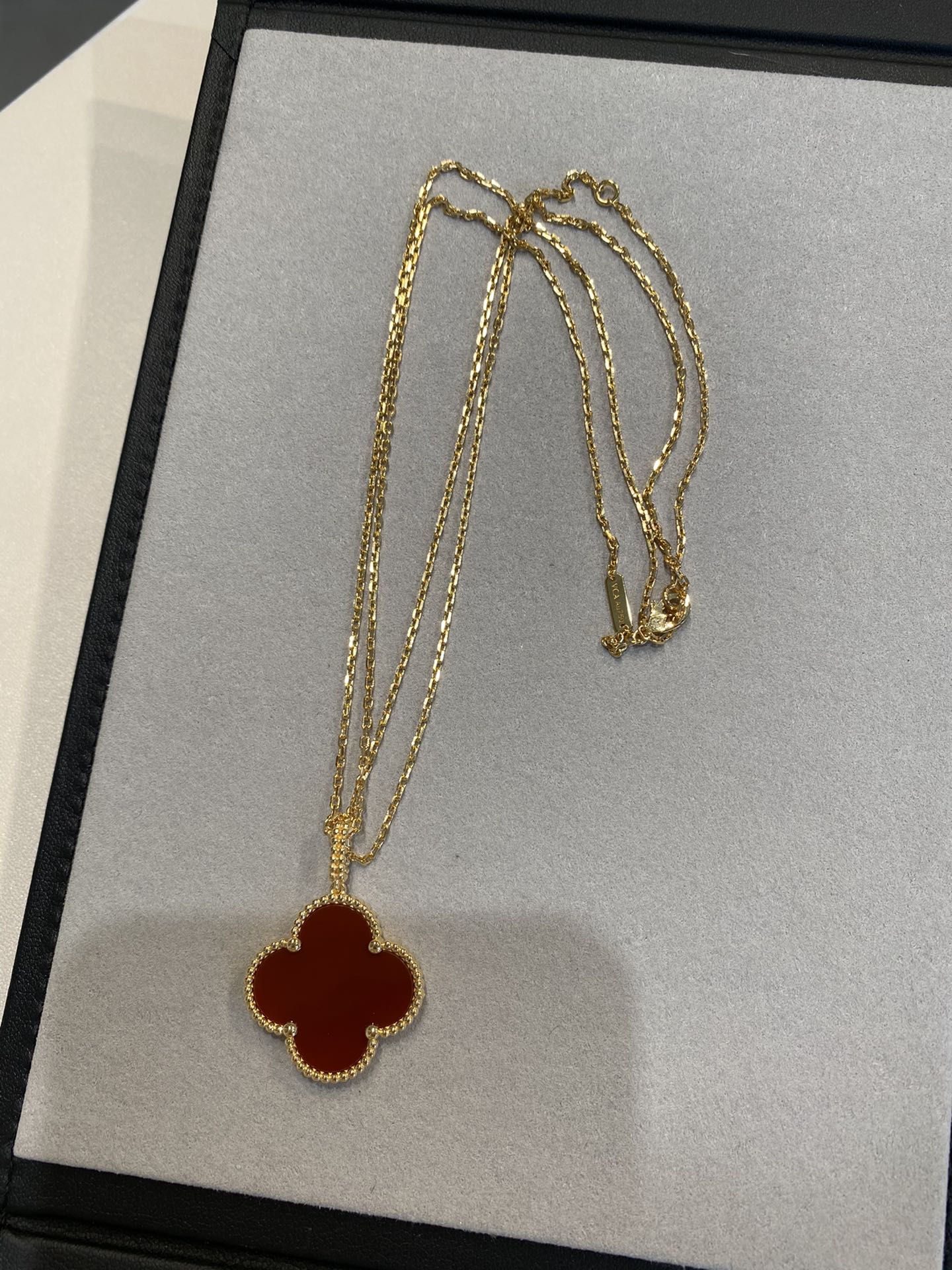 [Everoly JW]CLOVER 25MM NECKLACE GOLD CARNELIAN