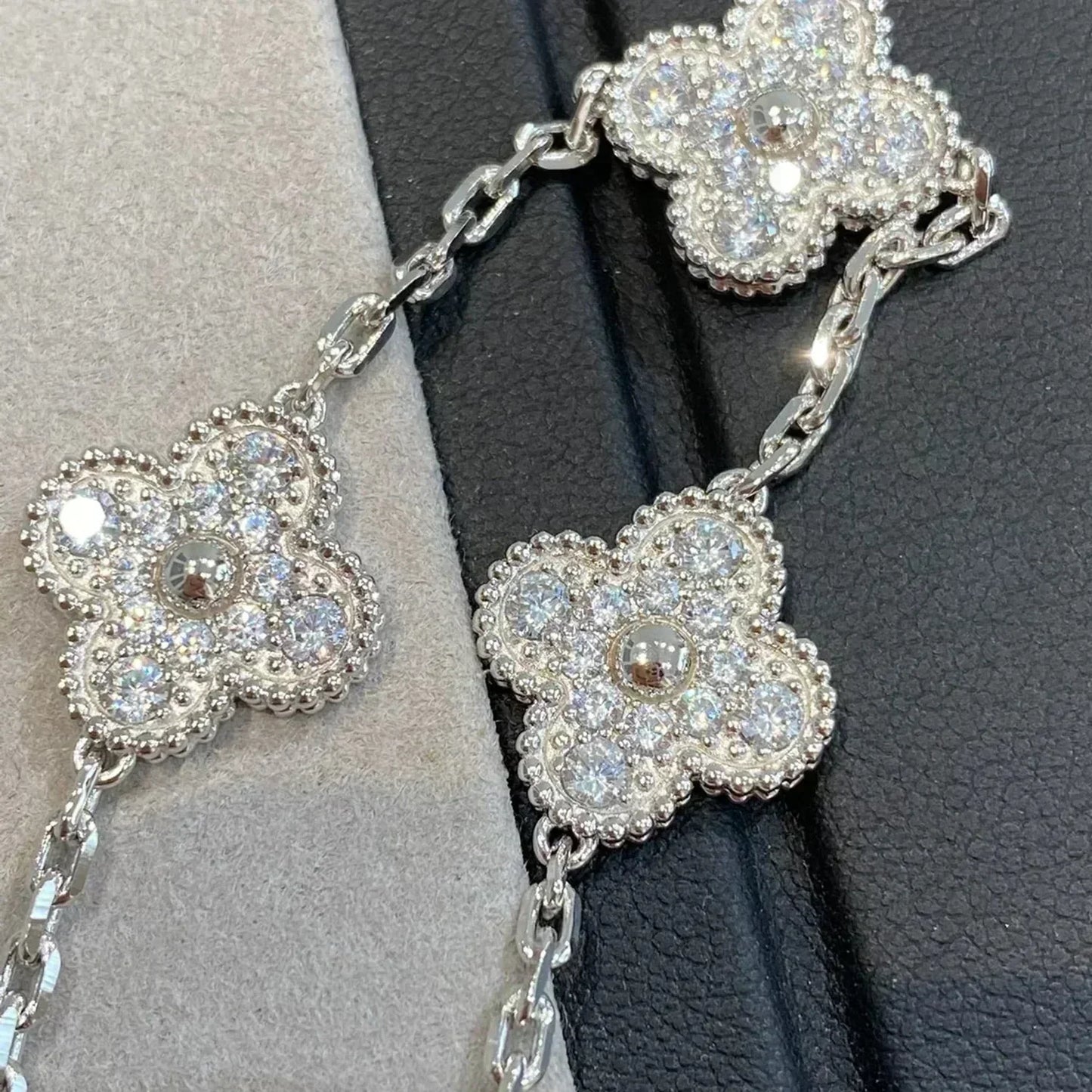 [Everoly JW]CLOVER 5 MOTIFS  DIAMOND BRACELET SILVER
