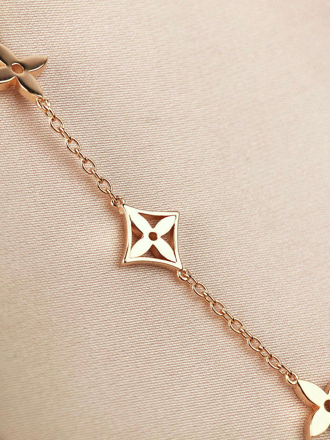 [Everoly JW]STAR AND SUN 7 MOTIFS GOLD BRACELET