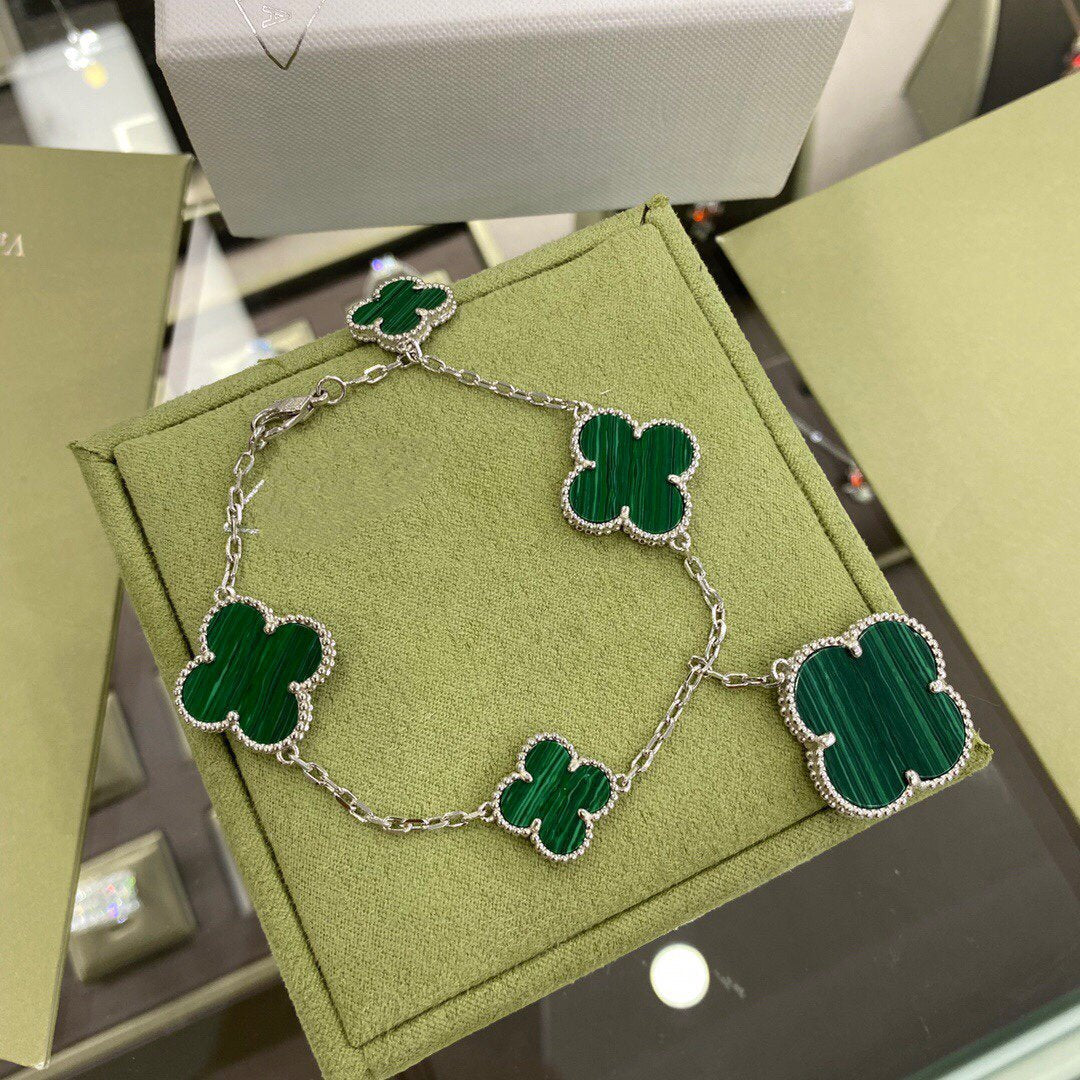 [Everoly JW]CLOVER 5 MOTIFS SIVLER MALACHITE BRACELET