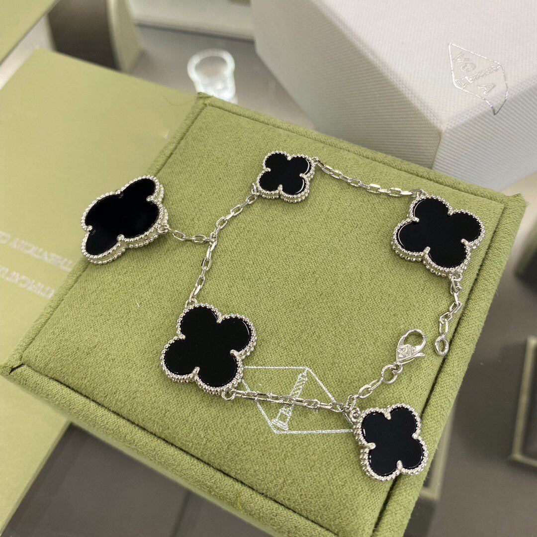[Everoly JW]CLOVER 5 MOTIFS SIVLER ONYX BRACELET