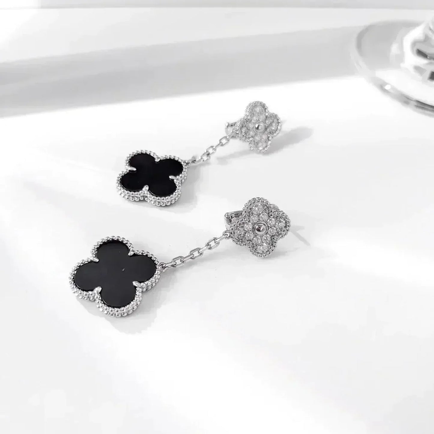[Everoly JW]CLOVER 2 MOTIFS  DIAMOND ONYX EARRINGS SILVER