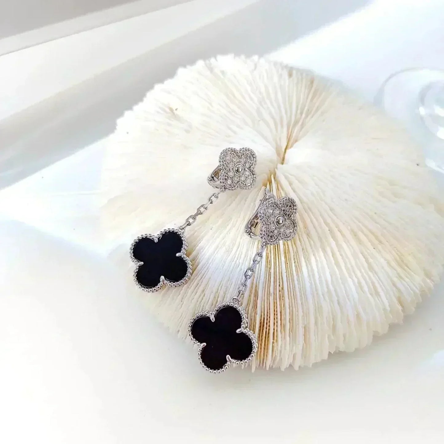 [Everoly JW]CLOVER 2 MOTIFS  DIAMOND ONYX EARRINGS SILVER