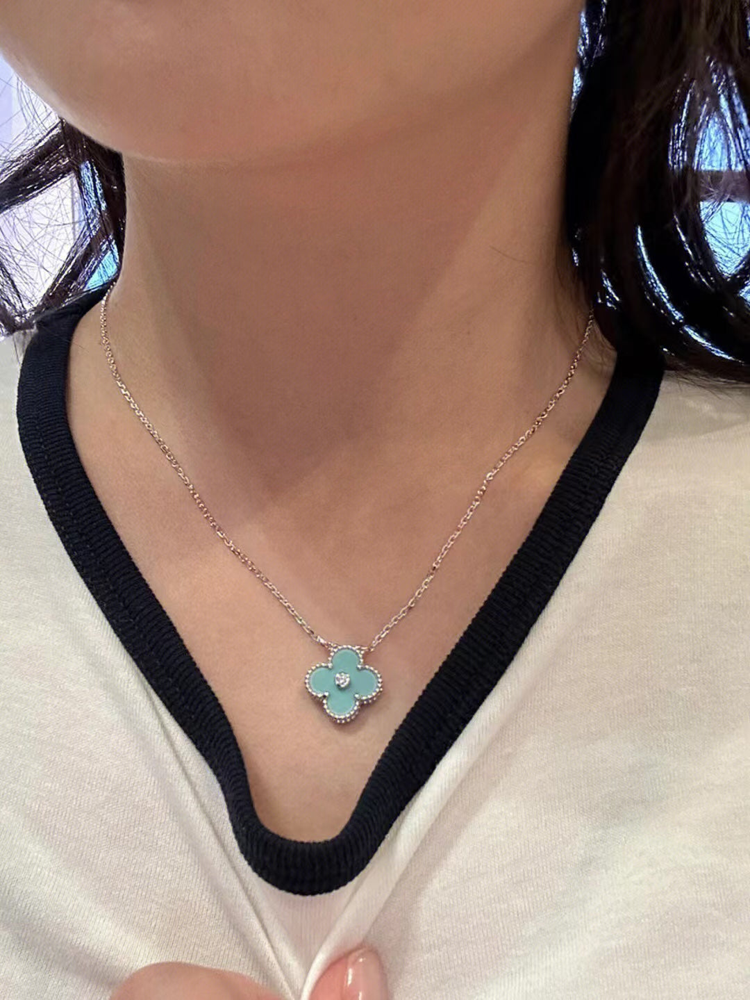 [Everoly JW]CLOVER 1 DIAMOND LIGHT BLUE SILVER NECKLACE