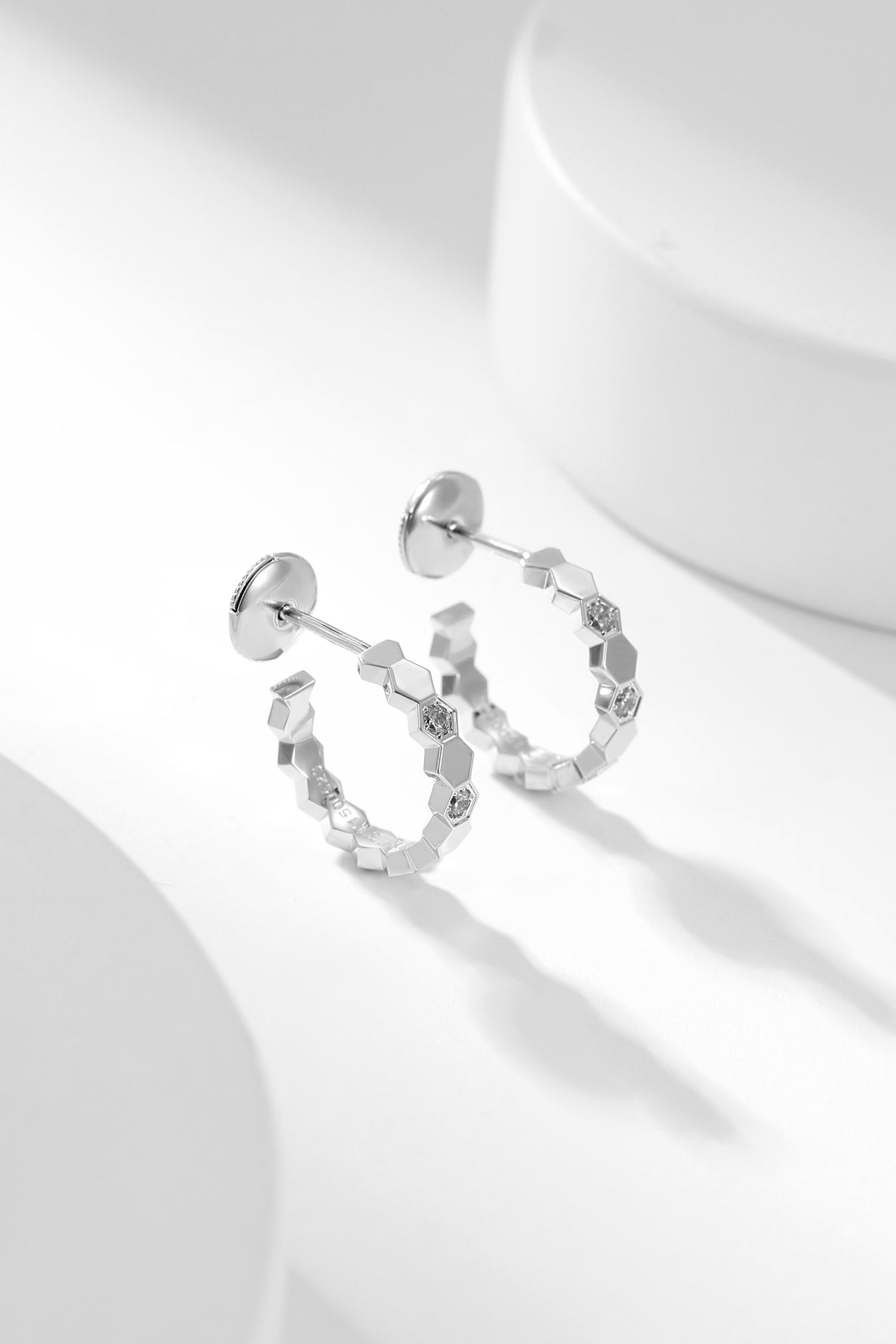 [Everoly JW]BEE LOVE DIAMOND HOOP EARRINGS