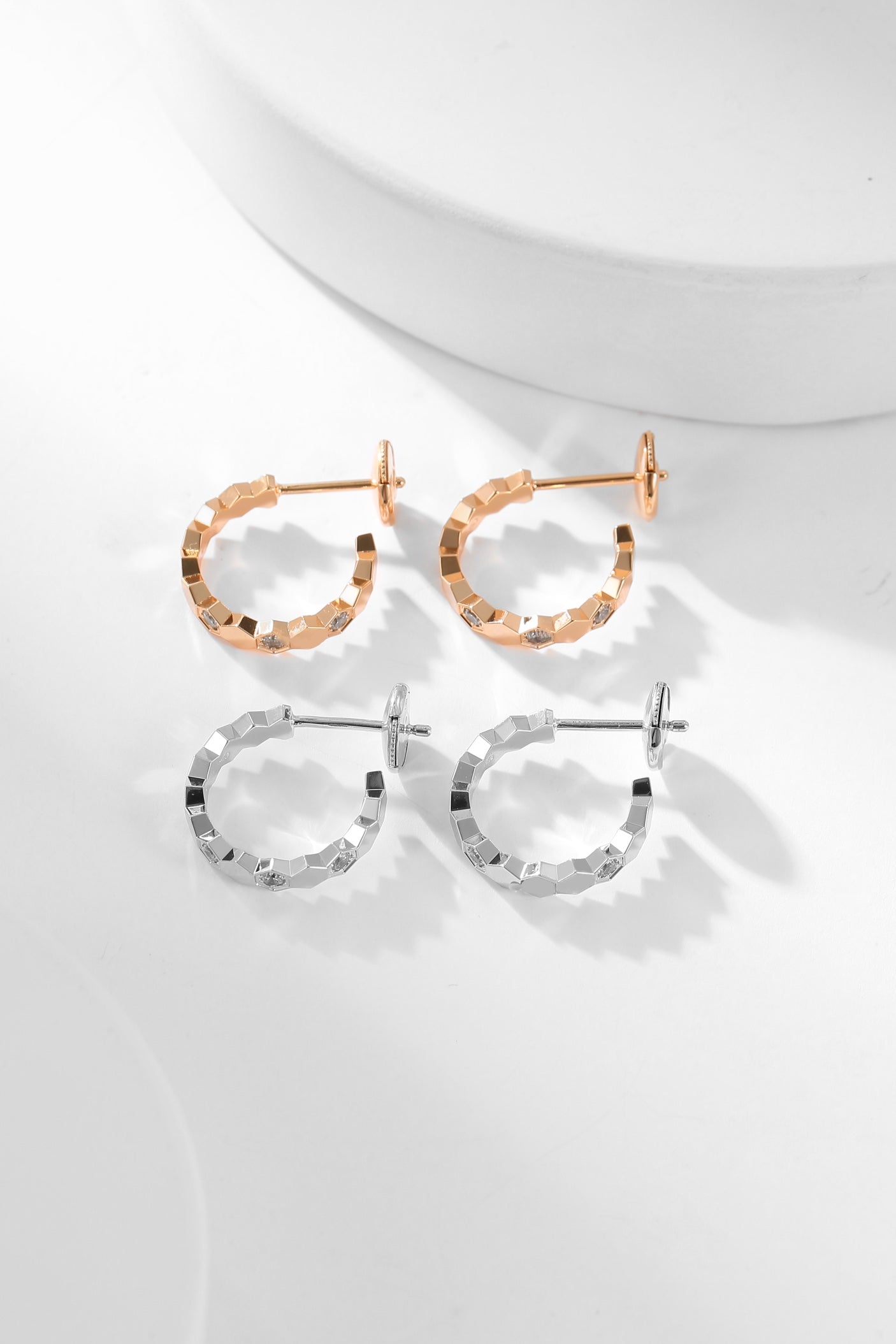[Everoly JW]BEE LOVE DIAMOND HOOP EARRINGS